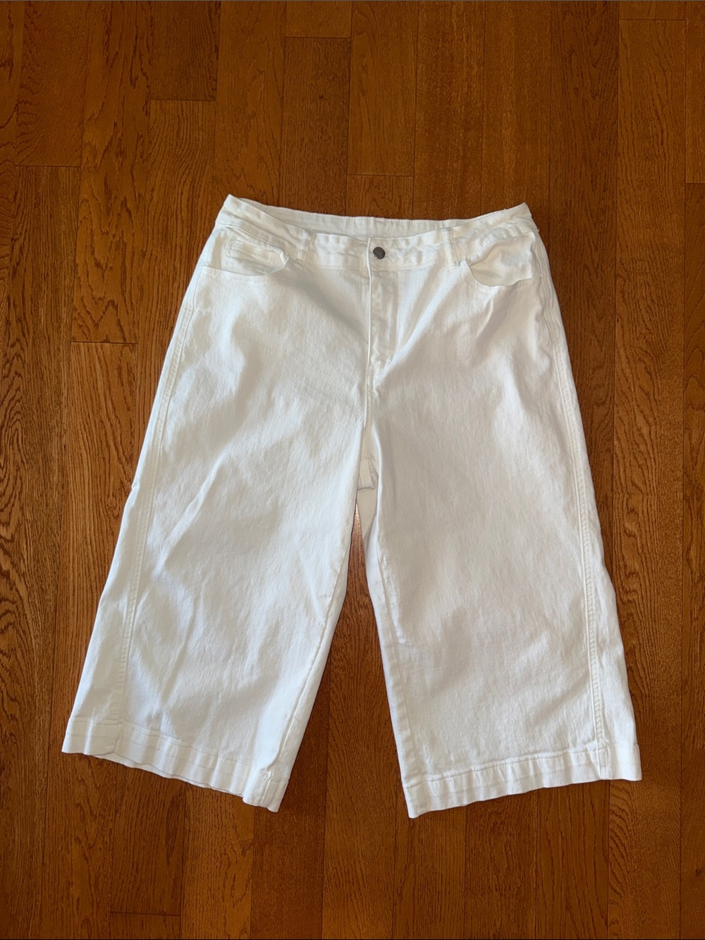 White Wide-Leg Capris